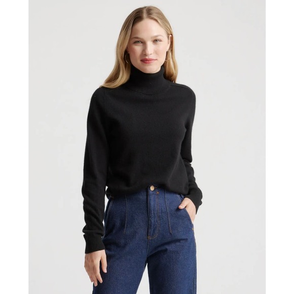 Quince Sweaters - QUINCE Black Mongolian Cashmere Turtleneck Sweater Size XS